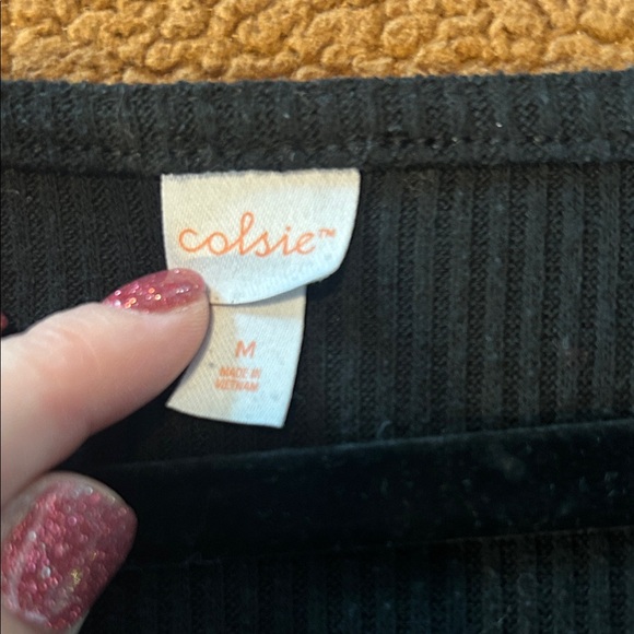 Colsie Black Ribbed Crop Top - Picture 2 of 6